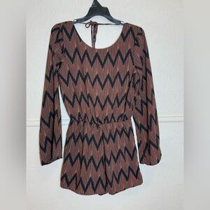Sage Brown Black Chevon Open Back Romper Long Sleeve Elastic Waist Bell Sleeve M